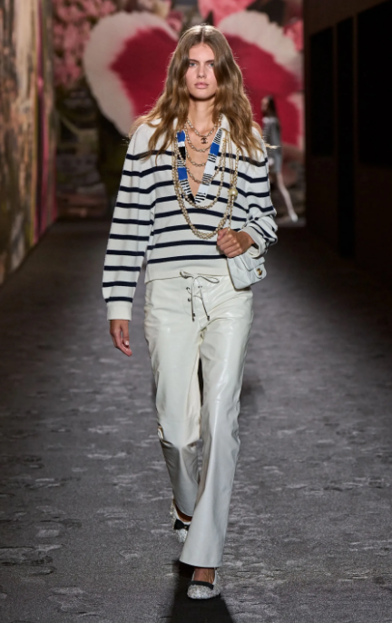 La Marinière makes a remarkable return to the catwalks.