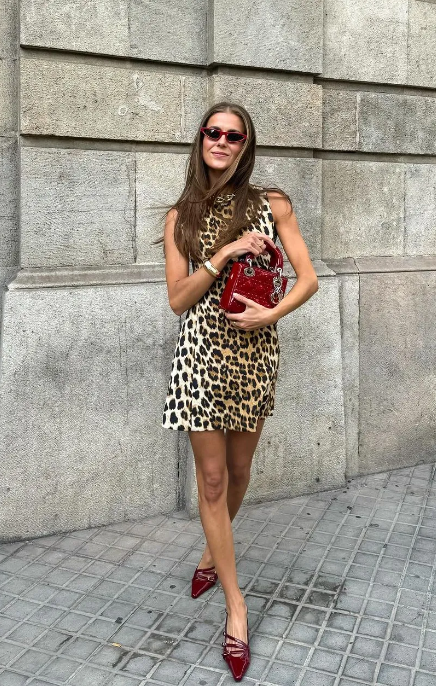 This 60s fashion combination is on every corner
