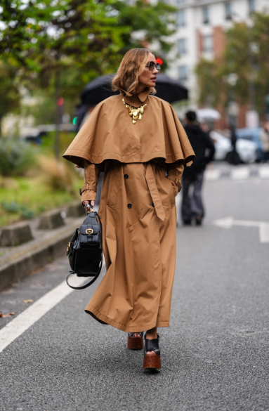 Trench coats: the latest trends in wearing them this autumn