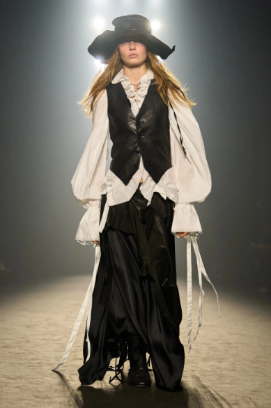 Rough, bold, free - the pirate spirit of fashion in 2025.