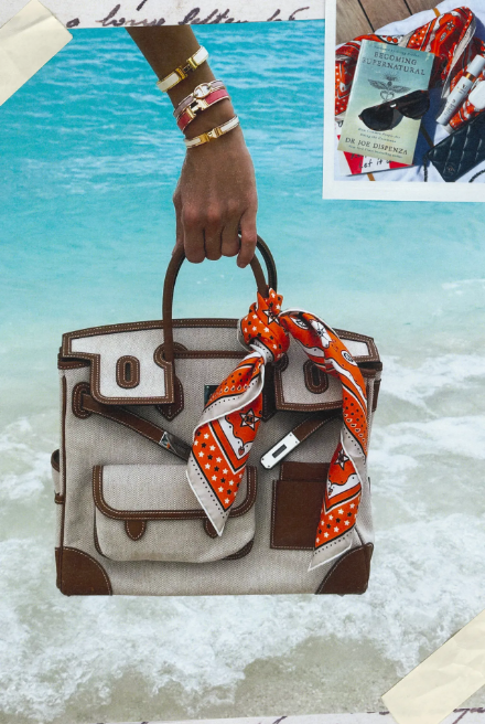 Bag + scarf = the winning combination for this summer