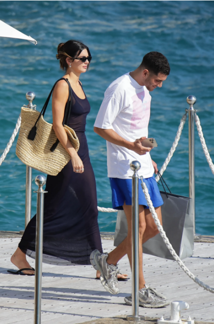 The straw bag is a summer accessory with easy elegance: 9 trendy models that you will carry everywhere.