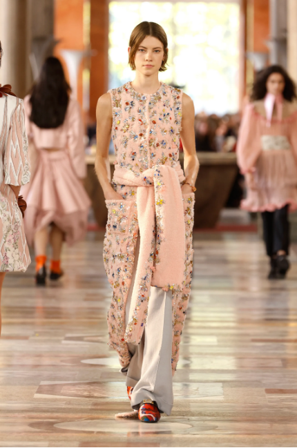 The Louis Vuitton Spring-Summer 2026 Fashion Show – Intimacy as a Lifestyle