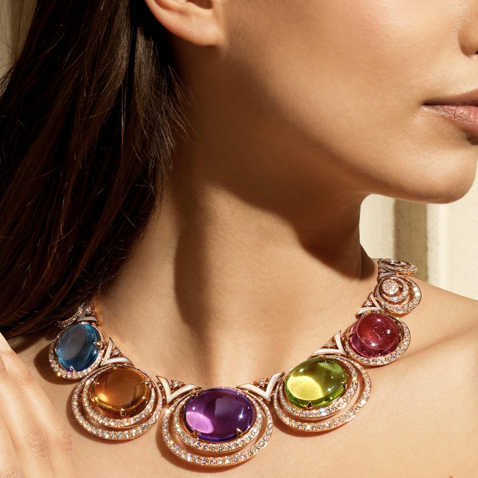 Bvlgari и защо трябва да се доверим на тяхното качество и да носим тяхната бижутерия. История на марката. Препоръки