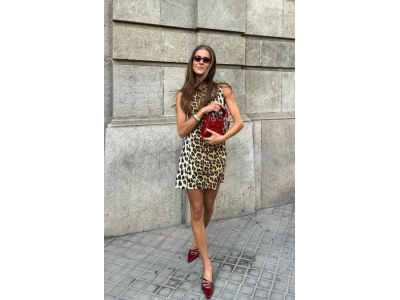 This 60s fashion combination is on every corner