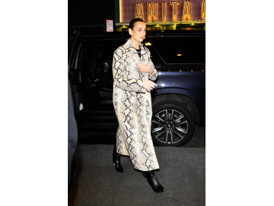 Dua Lipa confirms the coat trend of 2025.