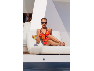 After Amal Clooney already kicked things off, Bella Hadid also opened the Pucci summer season in Saint-Tropez.