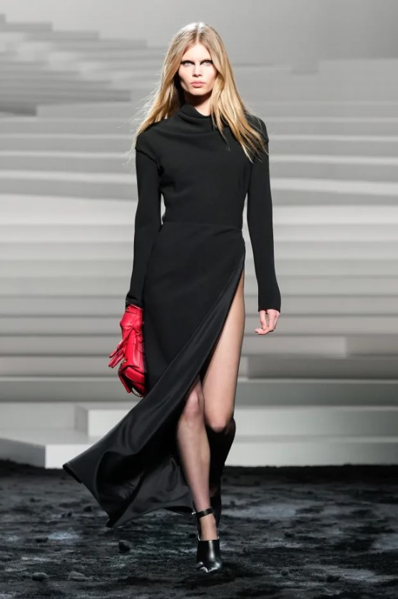 Versace Fall-Winter 2024 - оутфит с пънк привкус