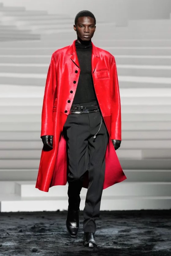 Versace Fall-Winter 2024 - оутфит с пънк привкус