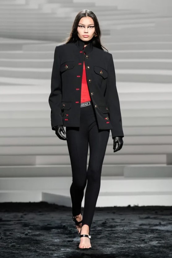 Versace Fall-Winter 2024 - оутфит с пънк привкус