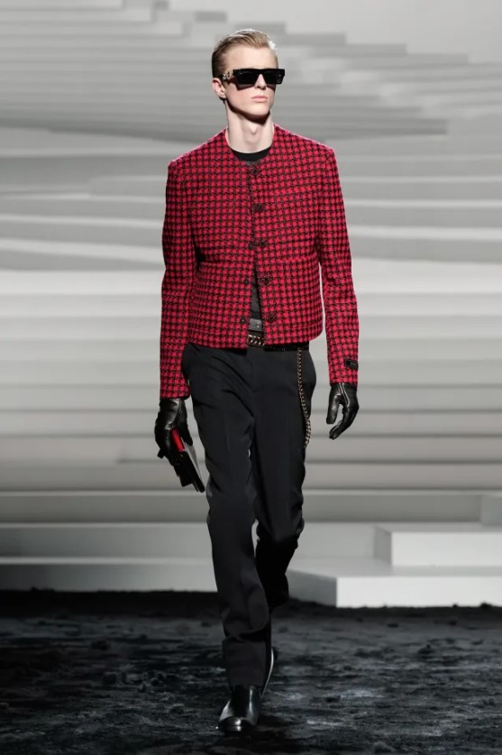 Versace Fall-Winter 2024 - оутфит с пънк привкус