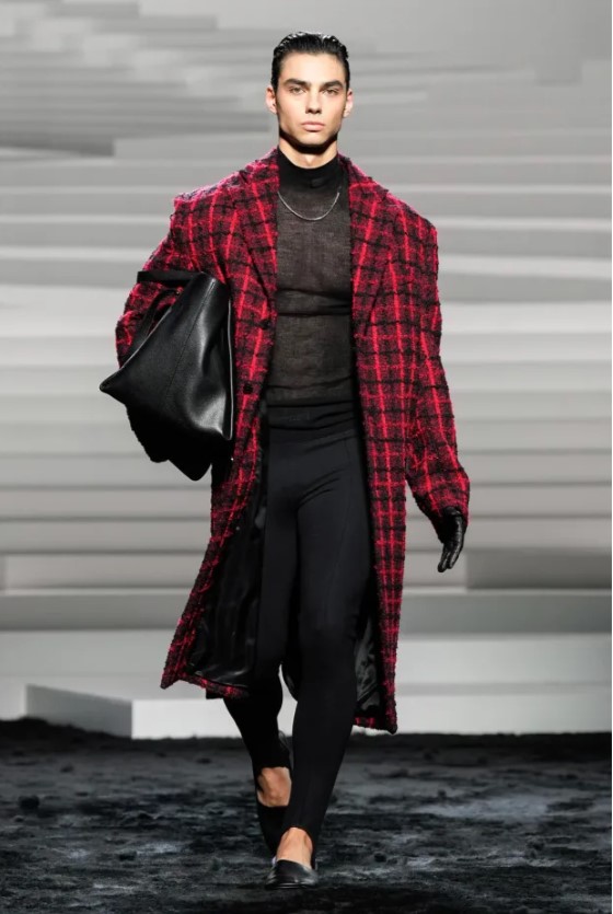 Versace Fall-Winter 2024 - оутфит с пънк привкус